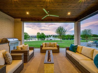 Modern Outdoor Living Space